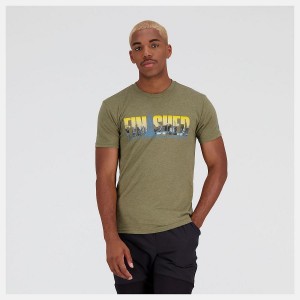 Tops New Balance NYC Marathon Finisher Skyline Estampadas Hombre Verde Oliva | EC 1541PQ
